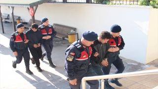 Mersin’de hırsızlık yaptıkları iddiasıyla yakalanan 2 zanlı tutuklandı
