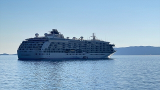 Yolcu gemisi ”The World” Kaş açıklarına demirledi