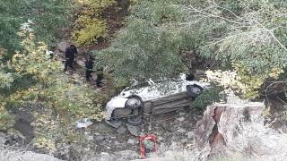 Antalya’da şarampole devrilen otomobilin sürücüsü hayatını kaybetti