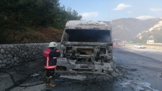 Mersin’de tırda çıkan yangın söndürüldü