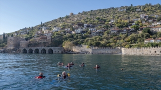 Antalya’da dip temizliğinde denizden 38 kilogram atık çıkarıldı