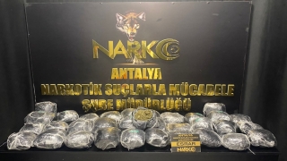 Antalya’da 12 kilo 460 gram esrar ele geçirildi