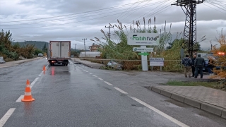 Serik’te kamyonetle otomobilin çarpıştığı kazada 1 kişi yaralandı