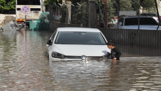 Mersin’de sağanak ve dolu etkili oluyor