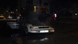 Mersin’de seyir halindeki otomobil yandı