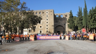 Antalya’da kadına şiddete dikkati çekmek için pedal çevrildi