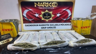 Hatay’da yağ bidonlarına gizlenmiş 6 kilo 850 gram skunk ele geçirildi