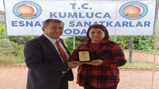 Antalay Kumluca’da 25 yılı dolduran esnafa plaket verildi