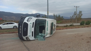 Gaziantep’te cenaze aracıyla çarpışan otomobildeki 2 kişi yaralandı