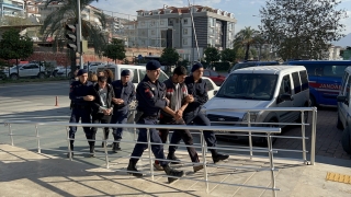 Alanya’da hırsızlık yaptıkları iddiasıyla gözaltına alınan 2 zanlı tutuklandı