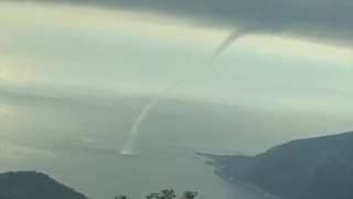 Antalya’da denizde hortum oluştu