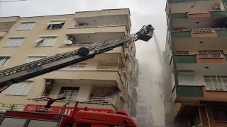 Antalya’da apartman dairesinde çıkan yangın hasara neden oldu