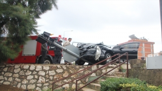 Antalya’da 2 otomobilin çarpıştığı kazada 5 kişi yaralandı