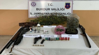 Burdur’da uyuşturucu operasyonunda yakalanan 4 zanlıdan biri tutuklandı
