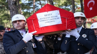 Malatya’da trafik kazasında şehit olan komiser yardımcısı memleketi Mersin’de toprağa verildi