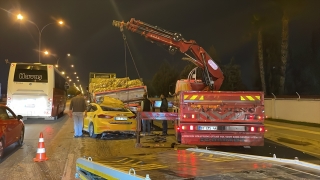 Adana’da tırla çarpışan taksinin sürücüsü yaralandı