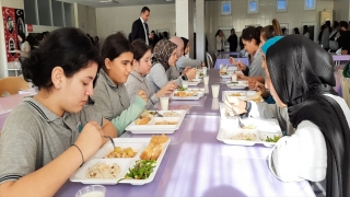 Antalya’da 35 bin öğrenciye ücretsiz yemek hizmeti veriliyor