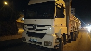 Adana’da kamyonla çarpışan motosikletin sürücüsü ağır yaralandı