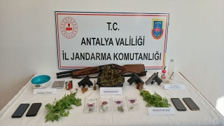 Antalya’da uyuşturucu operasyonunda 13 kişi yakalandı
