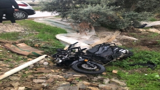 Alanya’da elektrik direğine çarpan motosikletin sürücüsü öldü