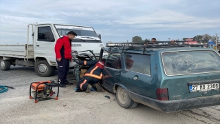 Mersin’de kamyonetle çarpışan otomobildeki 2 kişi yaralandı