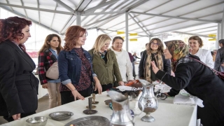 Mersin’de açılan antika pazarı ziyaretçilerini ağırladı