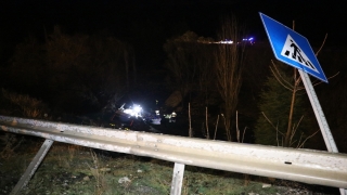 Burdur’da şarampole devrilen kamyonun sürücüsü öldü