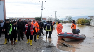 Antalya’da kuvvetli yağış sele neden oldu