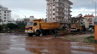 Antalya’daki selden etkilenen alanlarda temizlik çalışmaları devam ediyor