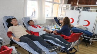Kozan’da öğrenciler Türk Kızılaya kan bağışladı