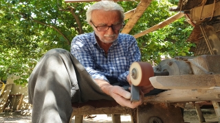 Osmaniyeli el yapımı bıçak ustası mesleğini 60 yıldır sürdürüyor