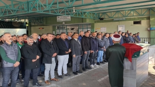 Mersin’de özel halk otobüsünün çarpması sonucu ölen kadının cenazesi defnedildi