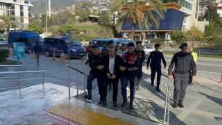 Antalya’da uyuşturucu operasyonunda yakalanan 7 şüpheliden 2’si tutuklandı