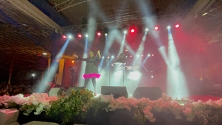 Şarkıcı Tuğçe Kandemir, Hatay’da konser verdi