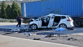 Osmaniye’de tıra çarpan otomobildeki 1 kişi öldü, 2 kişi yaralandı