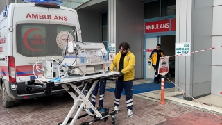 Burdur’da bir evin kapısına bırakılan kız bebek bulundu