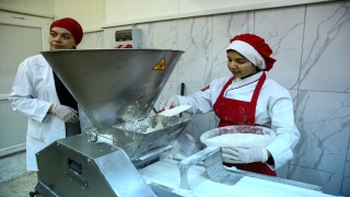 Adana’da öğretmenevi ve pansiyonlu okulların ekmeği meslek liselilerinden