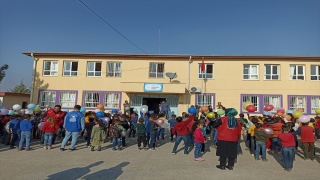 Kahramanmaraş’tan Şanlıurfa’daki 800 öğrenciye kışlık giysi ve kırtasiye malzemesi desteği
