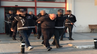 Suç örgütü elebaşı olduğu iddiasıyla KKTC’de yakalanan zanlı Adana’ya getirildi