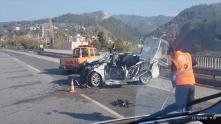Hatay’da devrilen otomobilin sürücüsü yaralandı