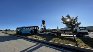 Kahramanmaraş’ta halk otobüsünün devrilmesi sonucu 12 kişi yaralandı