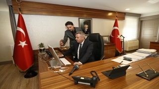 Adana Valisi Elban AA’nın ”Yılın Fotoğrafları” oylamasına katıldı