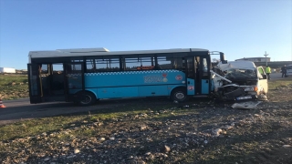 Kahramanmaraş’ta minibüs ile özel halk otobüsü çarpıştı