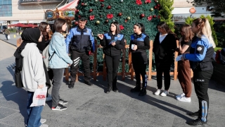 Adana’da polis, yılbaşı alışverişine çıkan vatandaşları hırsızlık olaylarına karşı uyardı