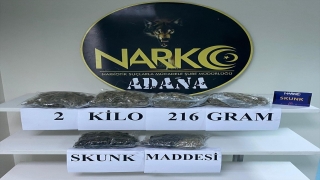 Adana’da tırın dorsesindeki otomobilde 2 kilo 216 gram esrar ele geçirildi