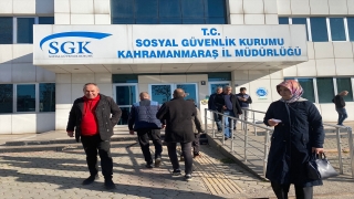 Gaziantep, Kahramanmaraş ve Kilis’teki SGK müdürlüklerinde EYT’lilerin yoğunluğu sürüyor