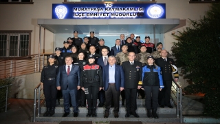 Antalya Valisi Yazıcı, görev başındaki polis ve askerleri ziyaret etti