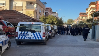 Antalya’da kavgaya müdahale eden polis bıçakla yaralandı