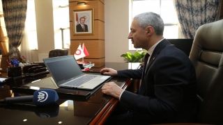 HMKÜ Rektörü Prof. Dr. Veysel Eren, AA’nın ”Yılın Fotoğrafları”nı oyladı