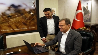 Mersin Büyükşehir Belediye Başkanı Seçer, AA’nın ”Yılın Fotoğrafları”nı oyladı